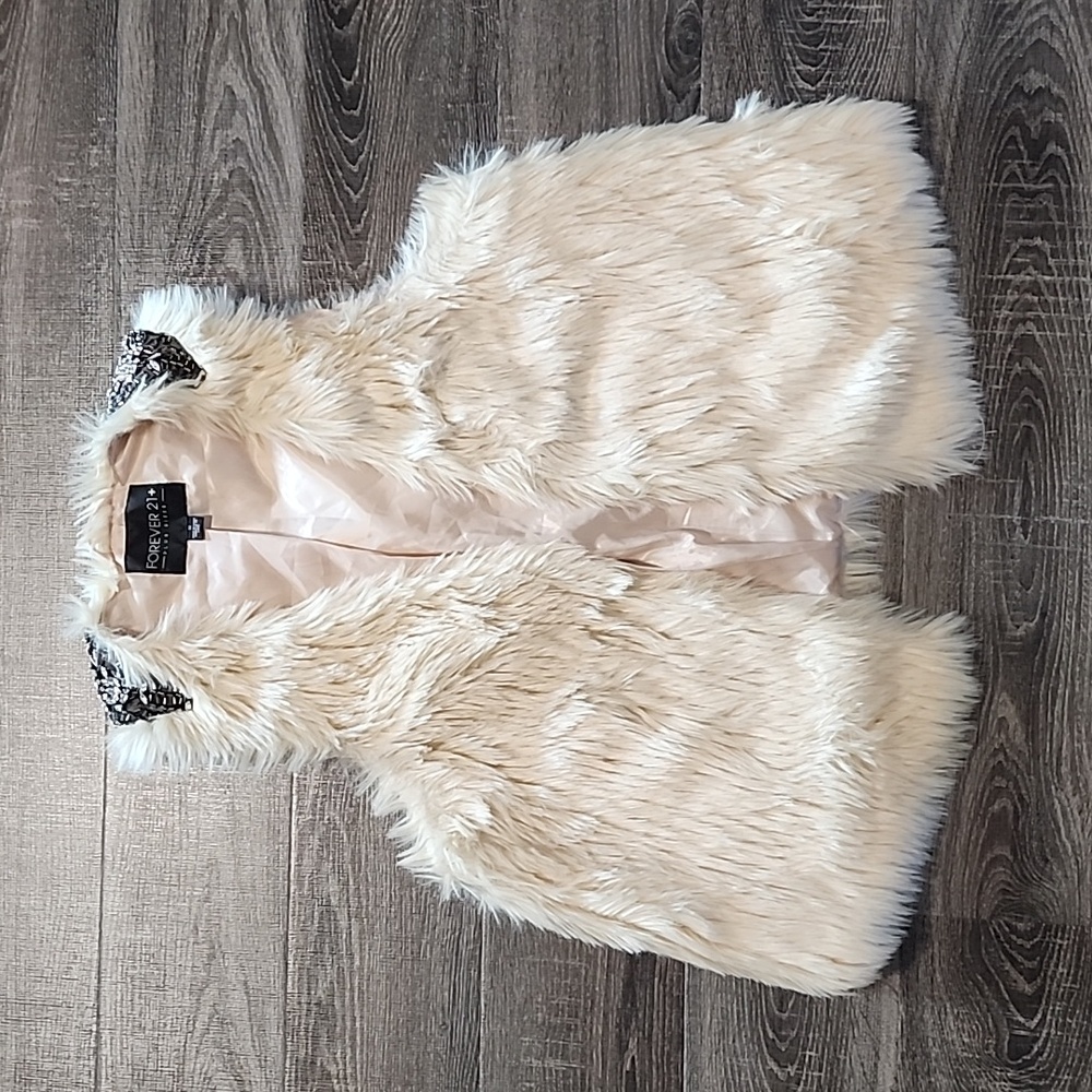 🦜 Forever 21+ faux fur Vest 🦜